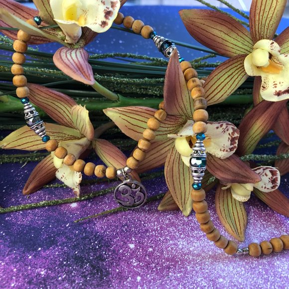 23 1/2" natural Tulasi with Om pendant and dark teal blue beads 40.00 - Picture 9 of 11